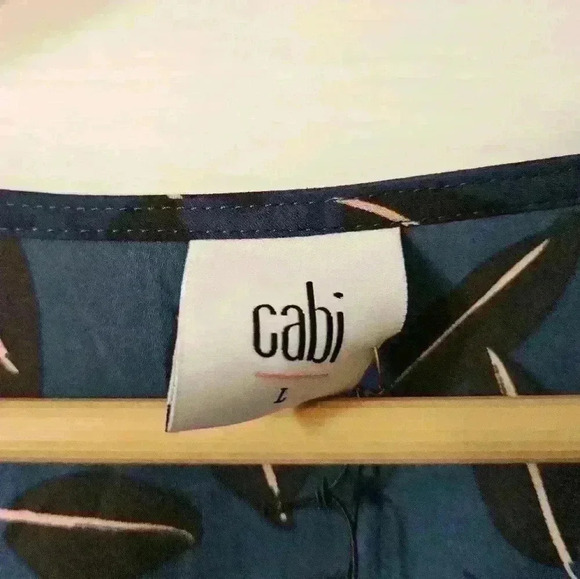 New Cabi Shadow Leaf Blouse - Picture 4 of 6